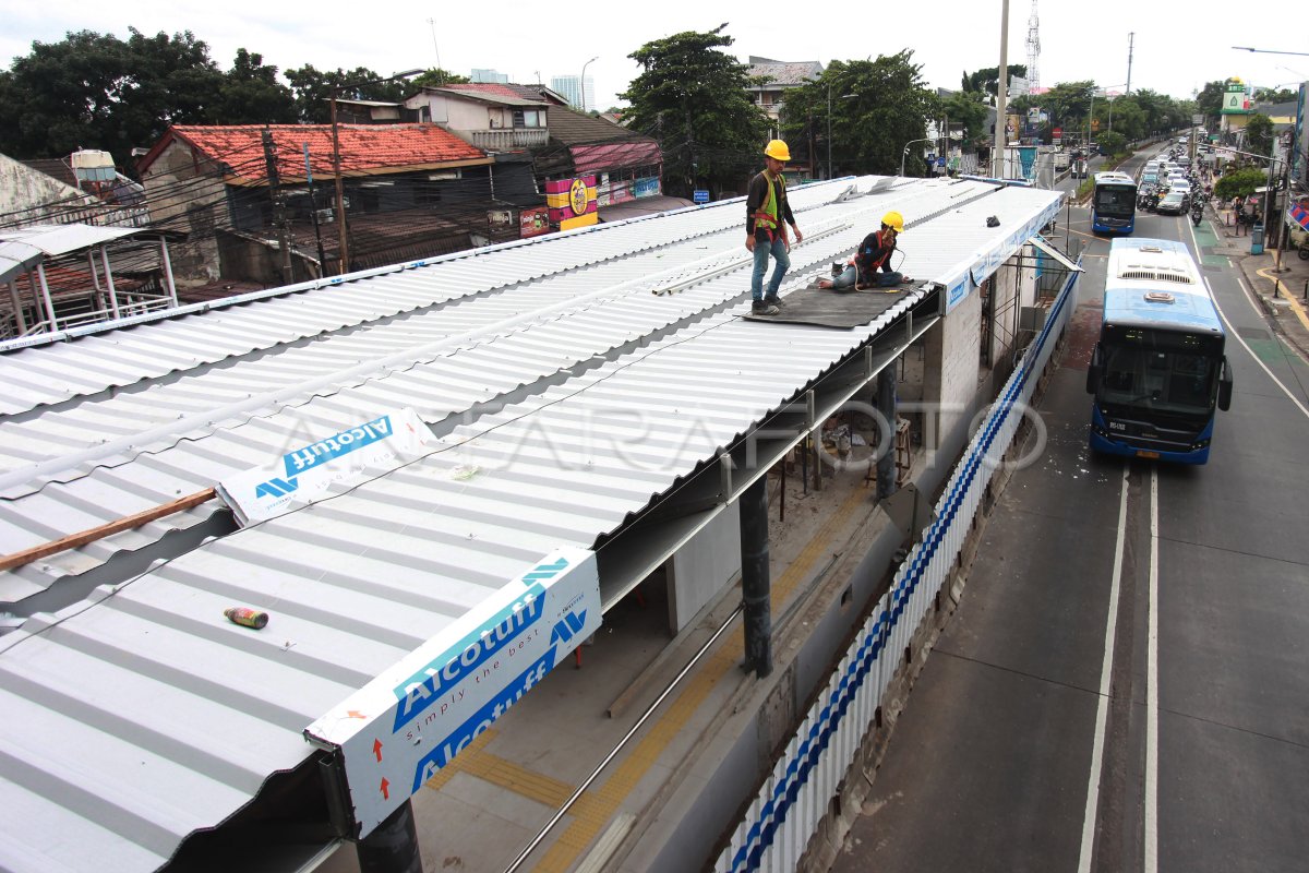 PENGERJAAN REVITALISASI HALTE TRANSJAKARTA