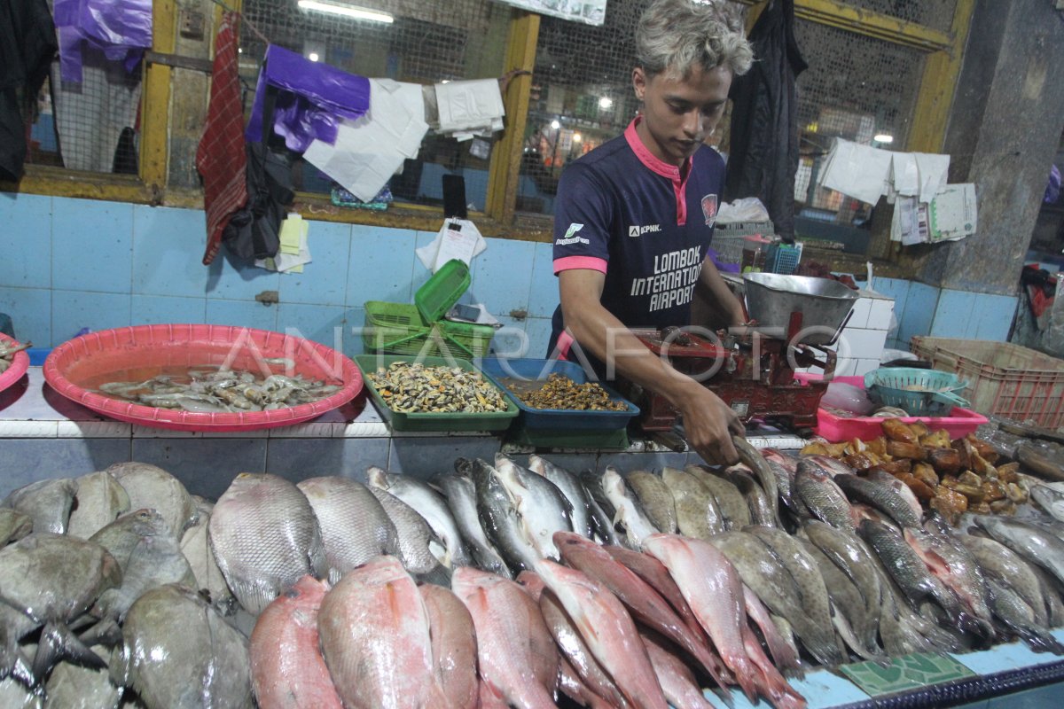 PASOKAN IKAN LAUT KURANG AKIBAT CUACA BURUK