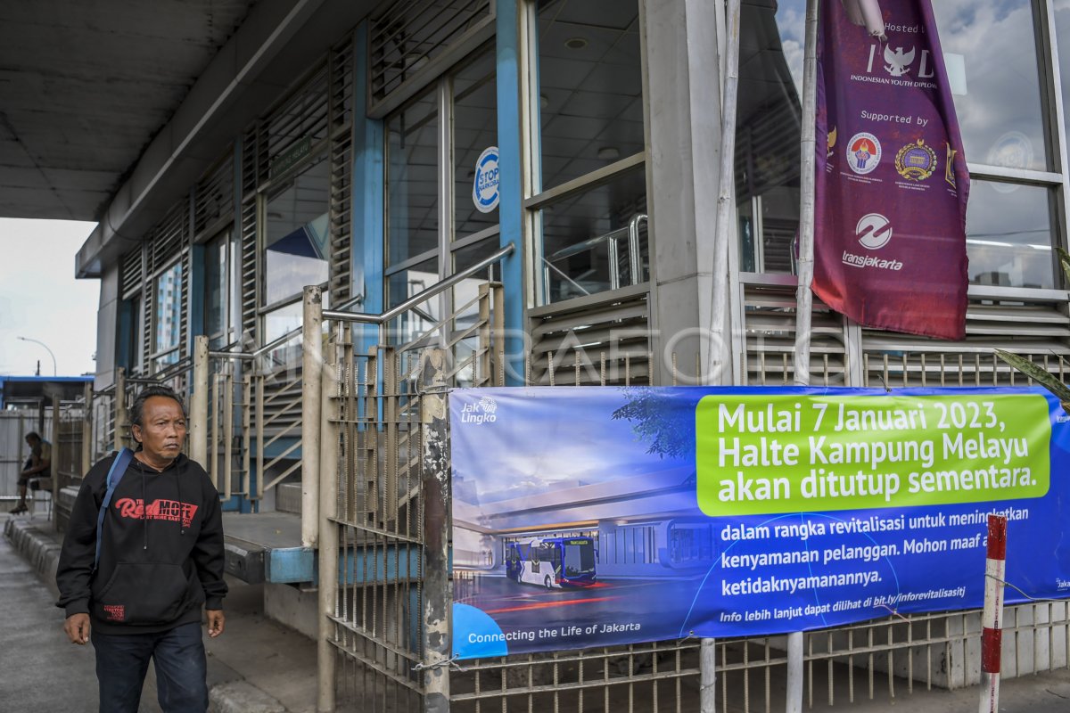 REVITALISASI HALTE TRANSJAKARTA KAMPUNG MELAYU | ANTARA Foto