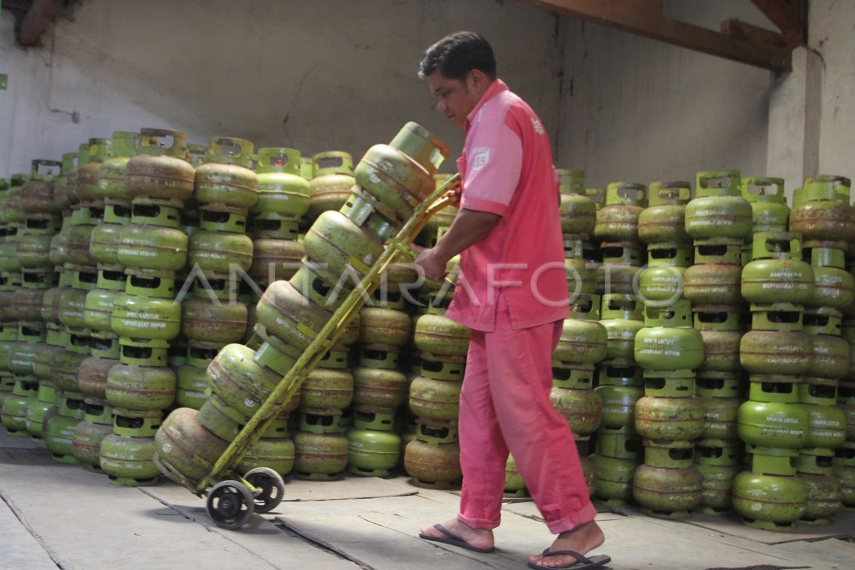 RENCANA PEMBATASAN PENJUALAN ELPIJI SUBSIDI | ANTARA Foto