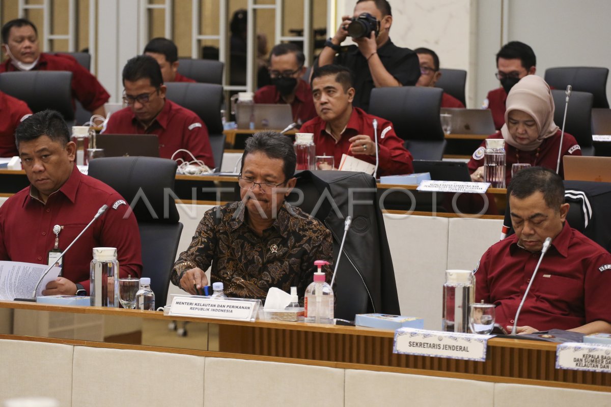 RAPAT KERJA KOMISI IV DENGAN MENTERI KELAUTAN DAN PERIKANAN | ANTARA Foto