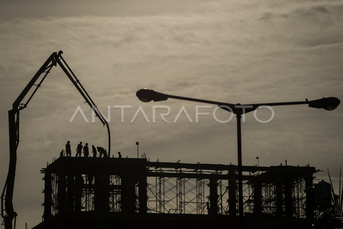 JUMLAH KECELAKAAN KERJA MENINGKAT | ANTARA Foto