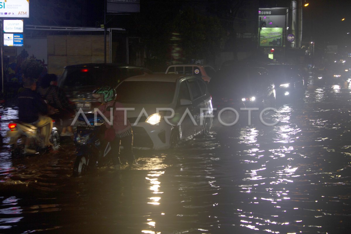 BANJIR DI KOTA MEDAN | ANTARA Foto