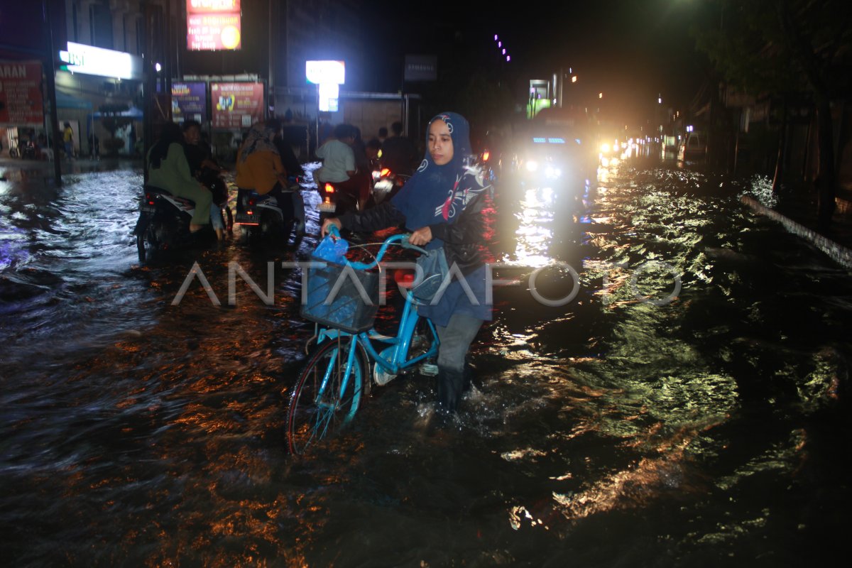 BANJIR DI KOTA MEDAN | ANTARA Foto