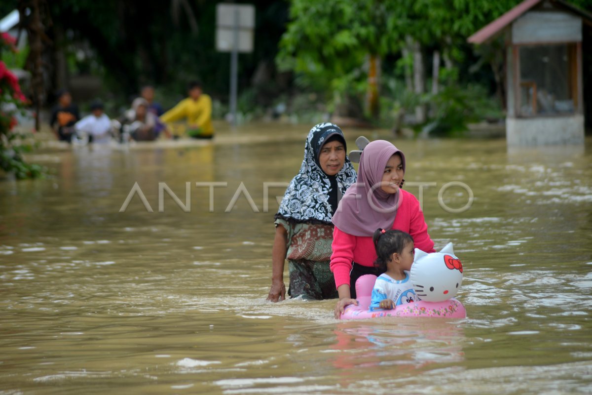 Banjir Di Padang Pariaman Antara Foto 3892