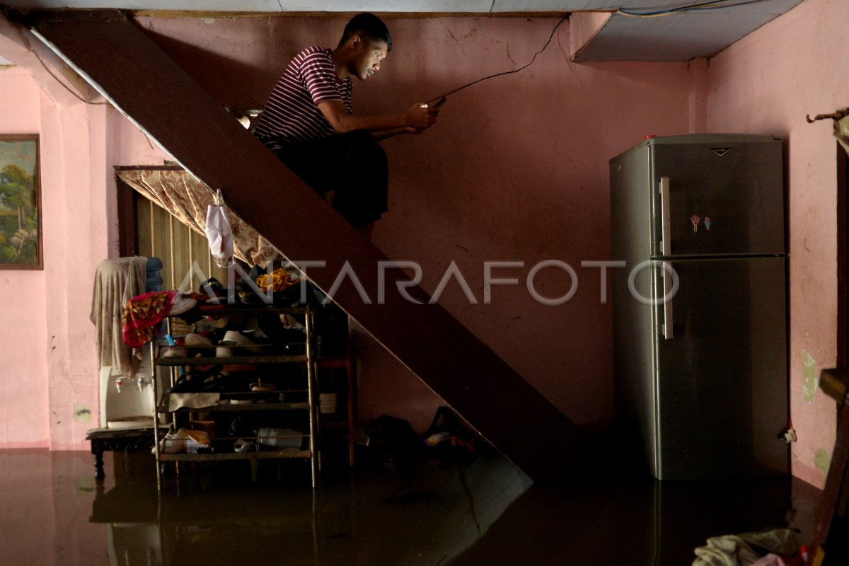 BANJIR DI MANADO | ANTARA Foto