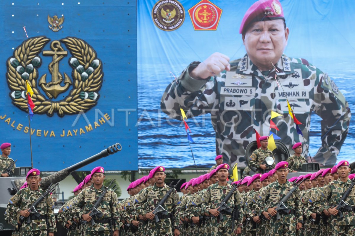 PENGANGKATAN WARGA KEHORMATAN KORPS MARINIR | ANTARA Foto