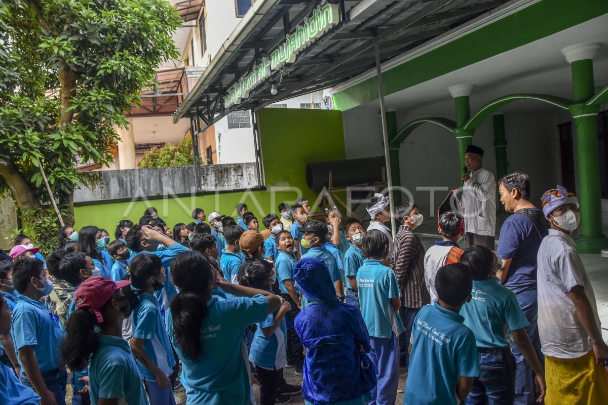 BELAJAR TOLERANSI BERAGAMA | ANTARA Foto