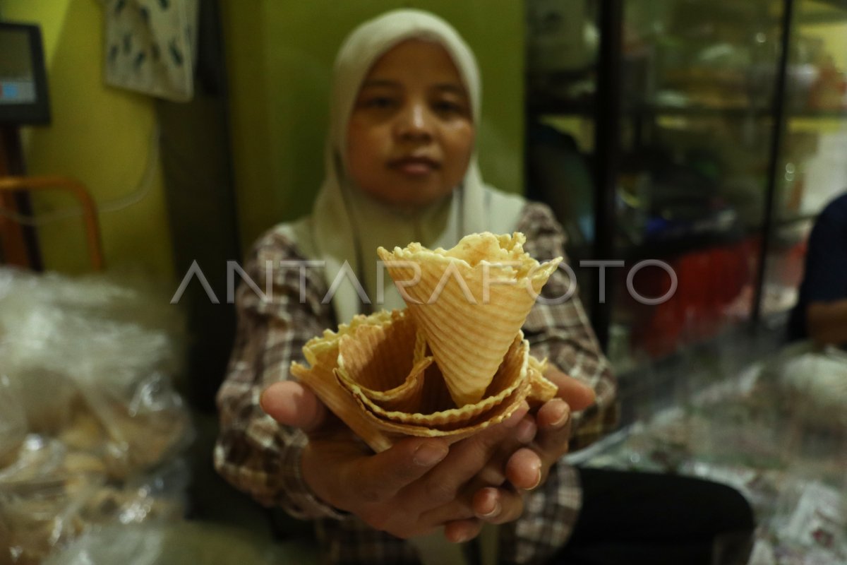 Jajanan Tradisional Opak Jepit Di Jombang Antara Foto