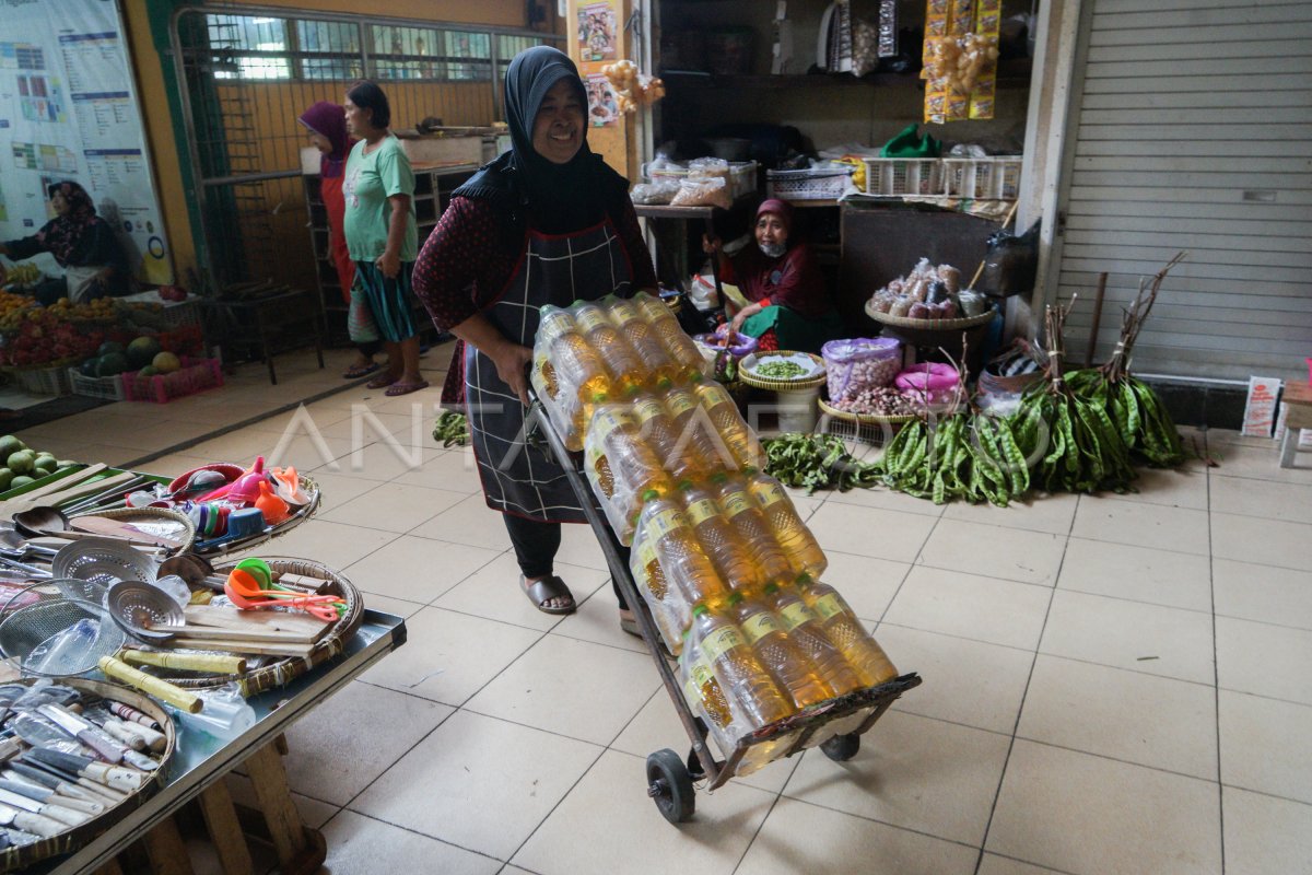 DISTRIBUSI MINYAKITA HASIL SIDAK | ANTARA Foto