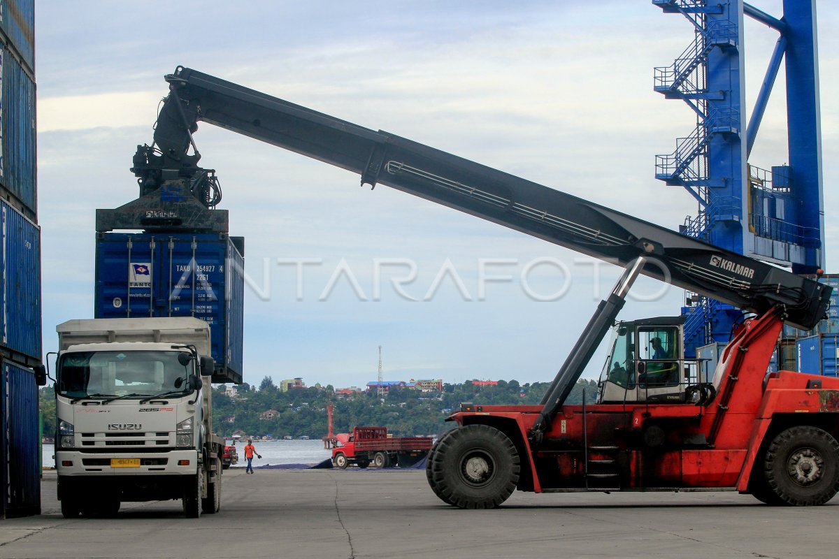 NERACA PERDAGANGAN INDONESIA SURPLUS | ANTARA Foto