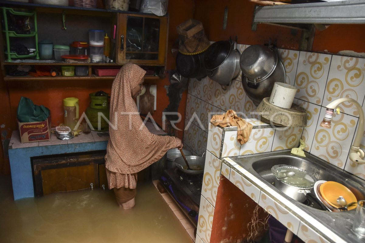 BANJIR LUAPAN SUNGAI CITANDUY | ANTARA Foto