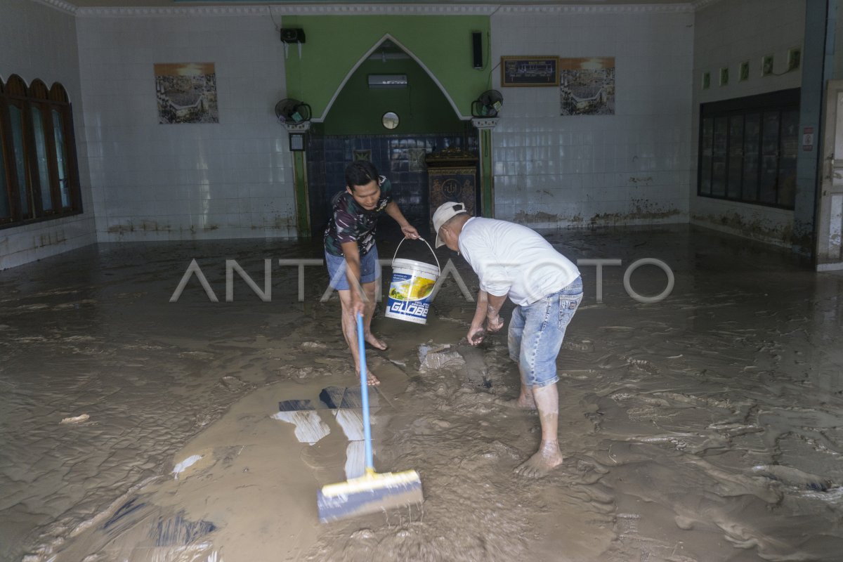 Banjir Bandang Di Lahat Antara Foto