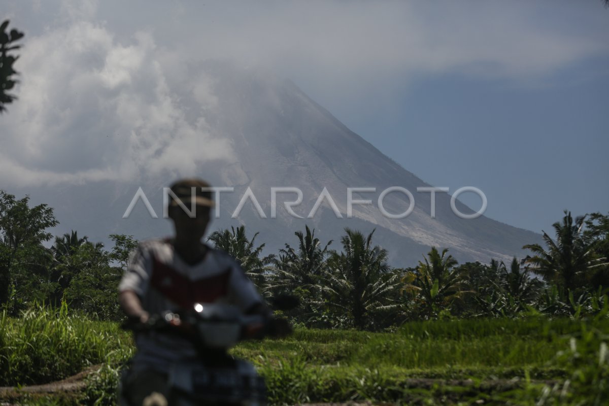 Deformasi Gunung Merapi Antara Foto