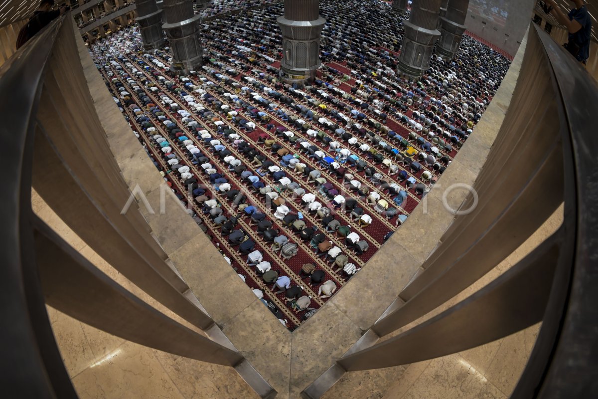 Shalat Tarawih Pertama Di Masjid Istiqlal Antara Foto