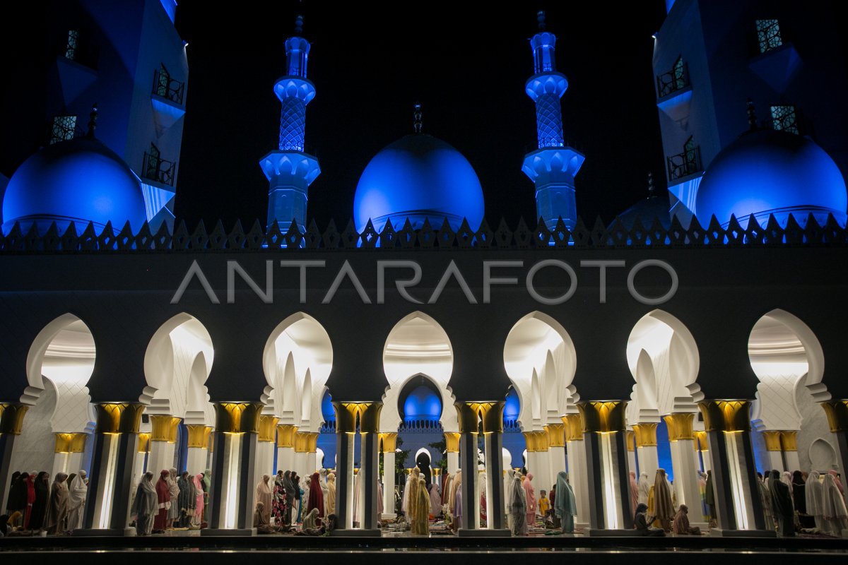 Shalat Tarawih Pertama Di Masjid Raya Sheikh Zayed Antara Foto