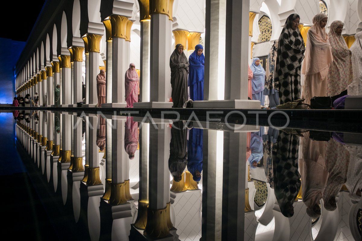 Shalat Tarawih Pertama Di Masjid Raya Sheikh Zayed Antara Foto