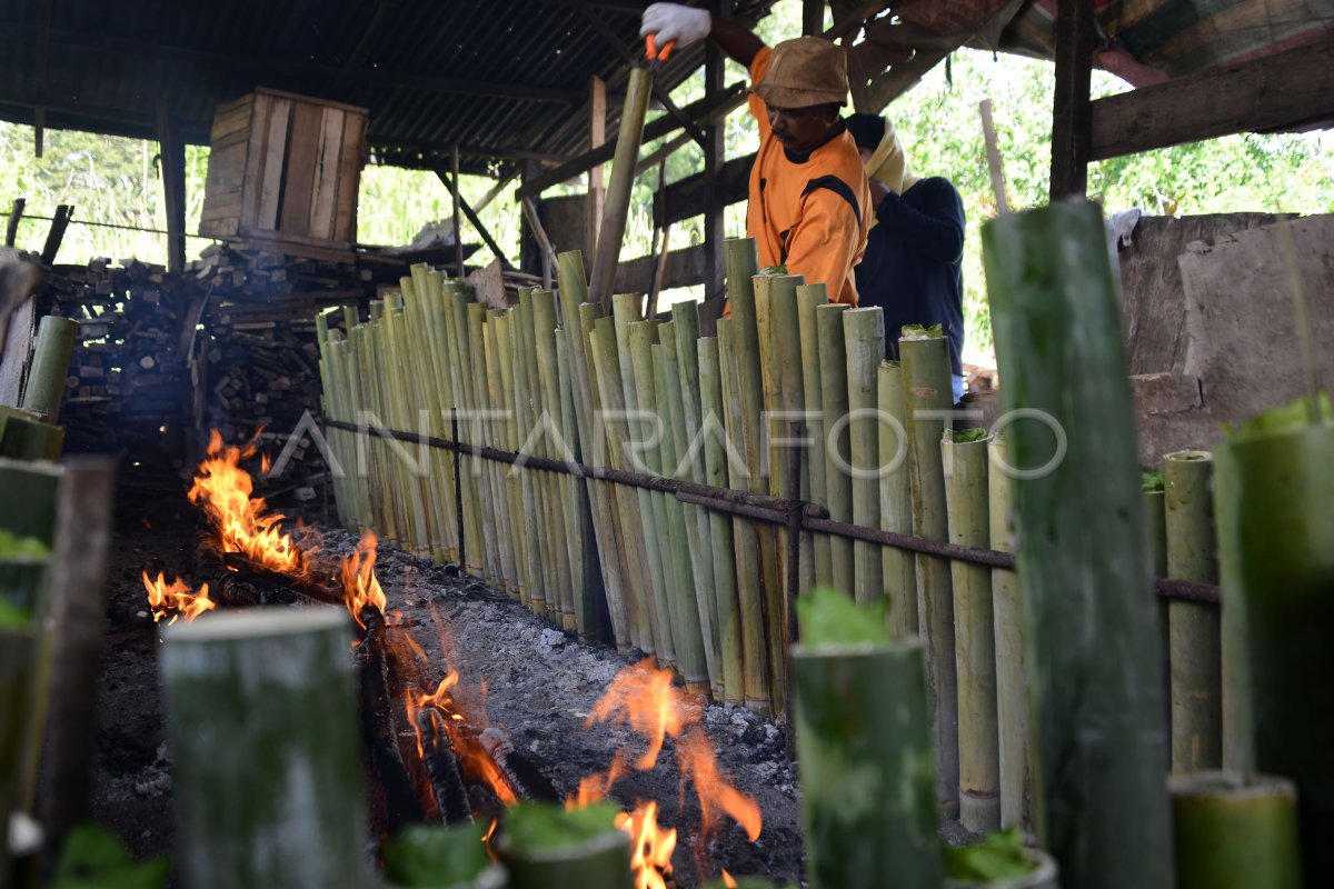 Lemang Bambu Khas Ramadhan Di Aceh Antara Foto