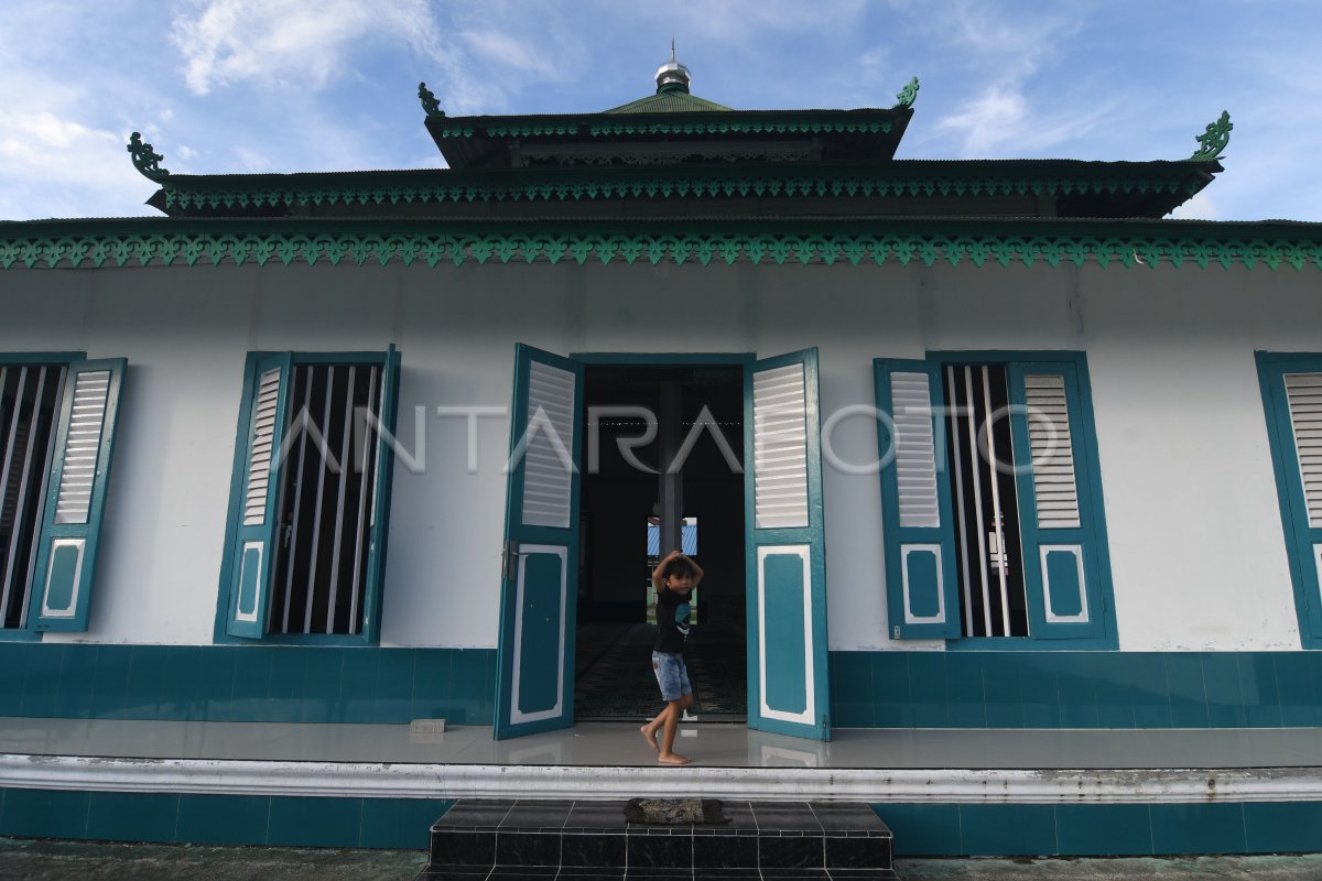 Cagar Budaya Masjid Tua Wani Antara Foto