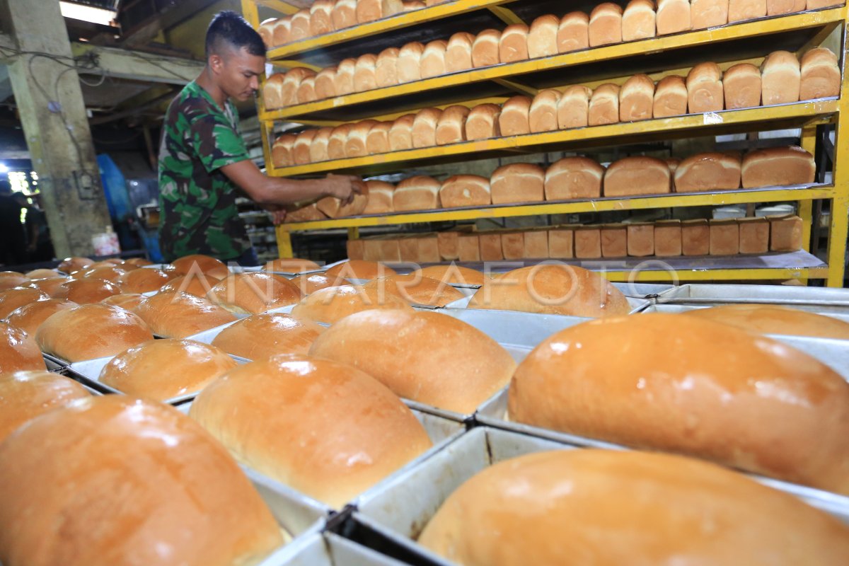 PRODUKSI ROTI TAWAR ANTARA Foto   Produksi Roti Tawar 14vvx Dom 