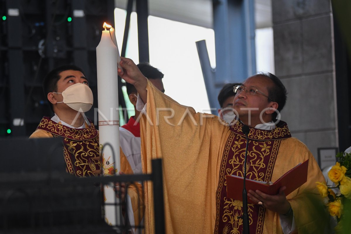 Misa Malam Paskah Di Gereja Katedral Jakarta Antara Foto 5751