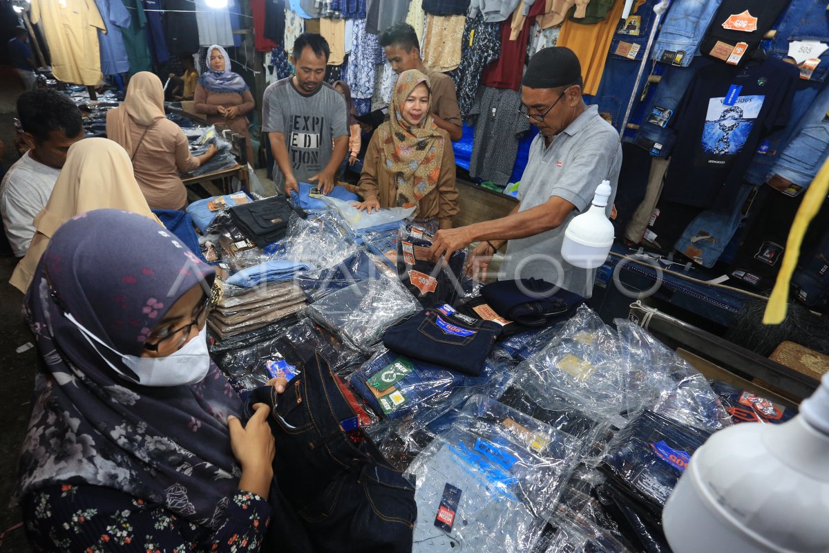 Omzet Penjualan Pakaian Jelang Lebaran Antara Foto