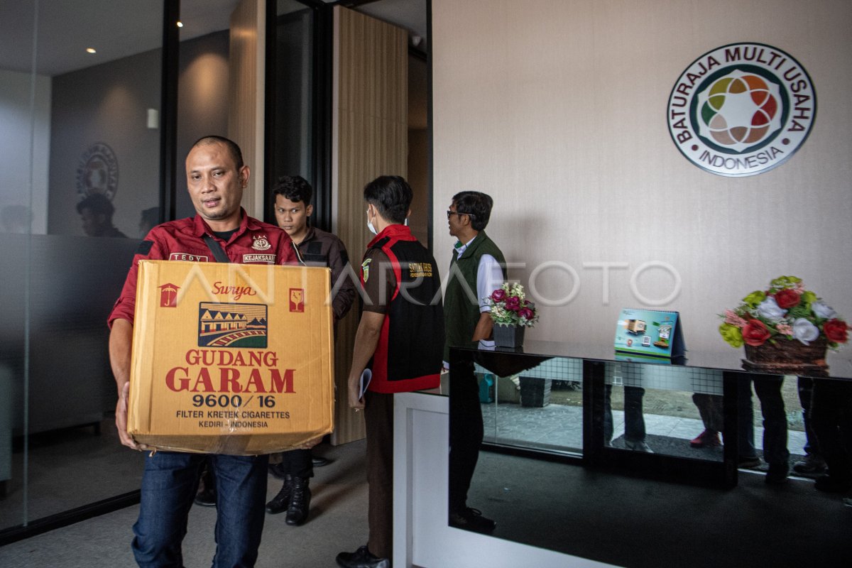 PENGGELEDAHAN KANTOR SEMEN BATURAJA | ANTARA Foto