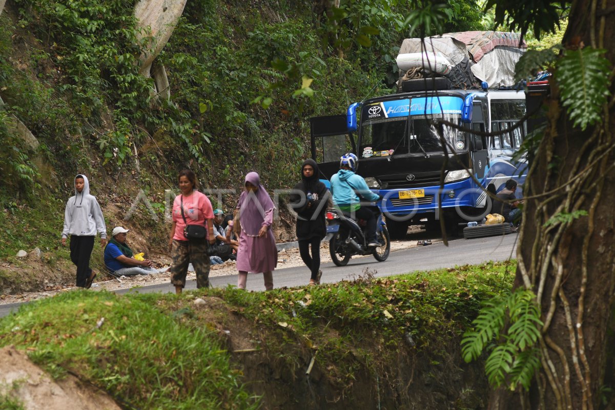 BUS ANGKUTAN MUDIK ALAMI KERUSAKAN