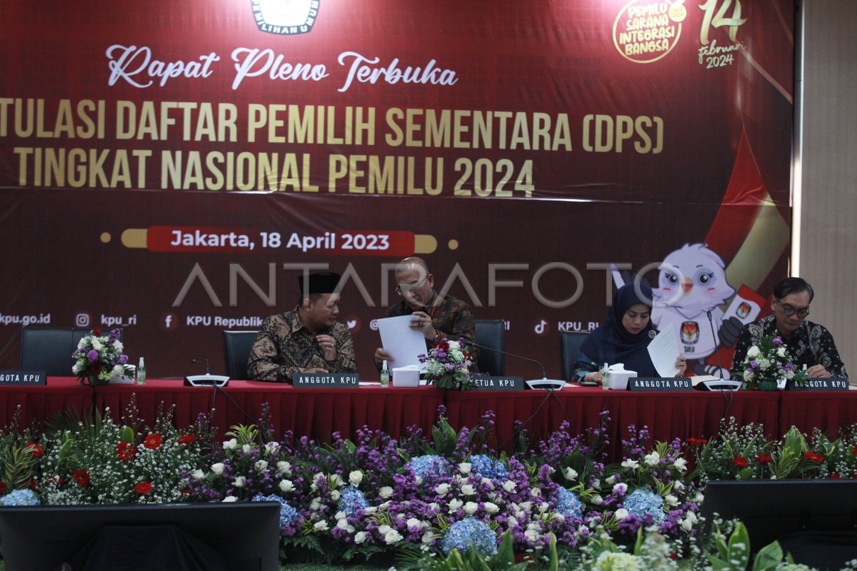 RAPAT PLENO REKAPITULASI DAFTAR PEMILIH SEMENTARA | ANTARA Foto