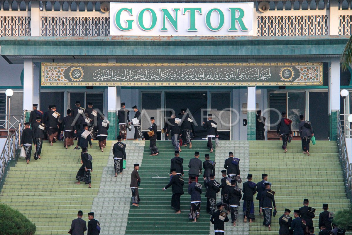 Shalat Idul Fitri Di Pondok Pesantren Gontor Antara Foto