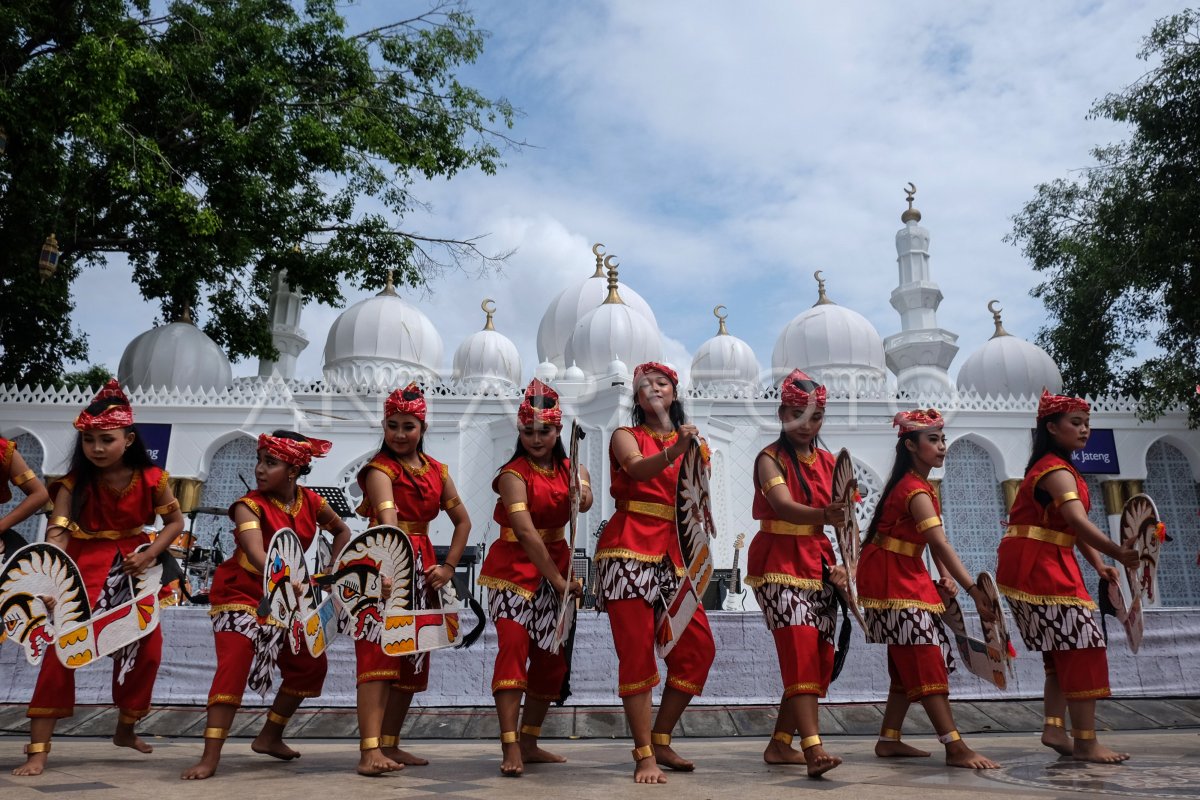 PERTUNJUKKAN SOLO MENARI