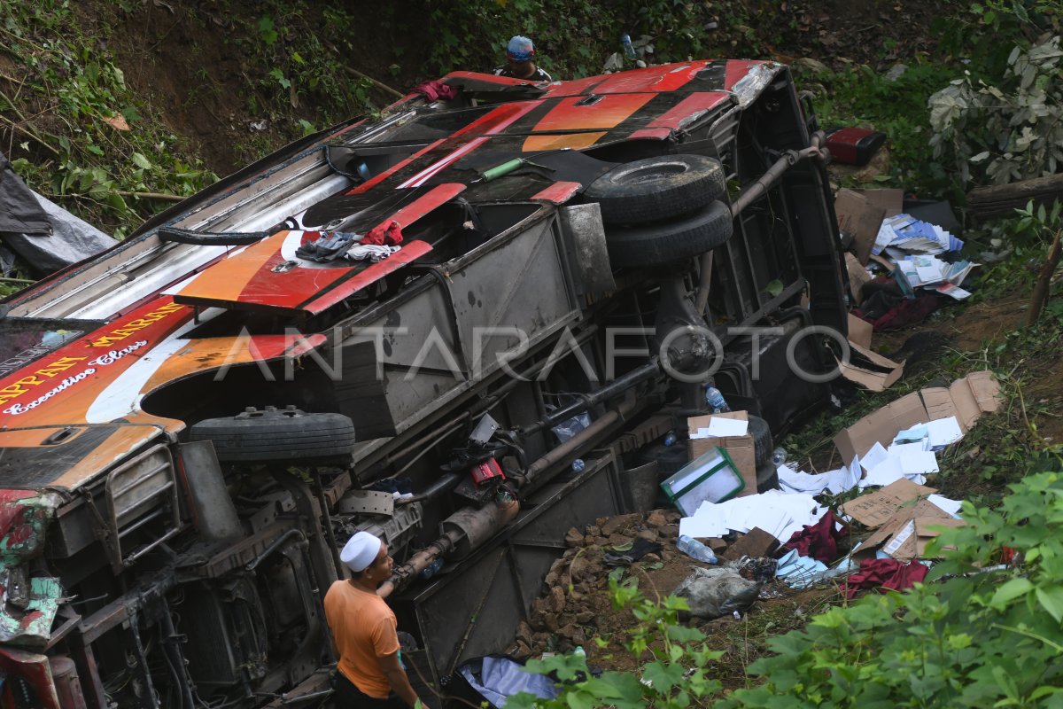 Kecelakaan bus santri di Pegunungan Kebun Kopi
