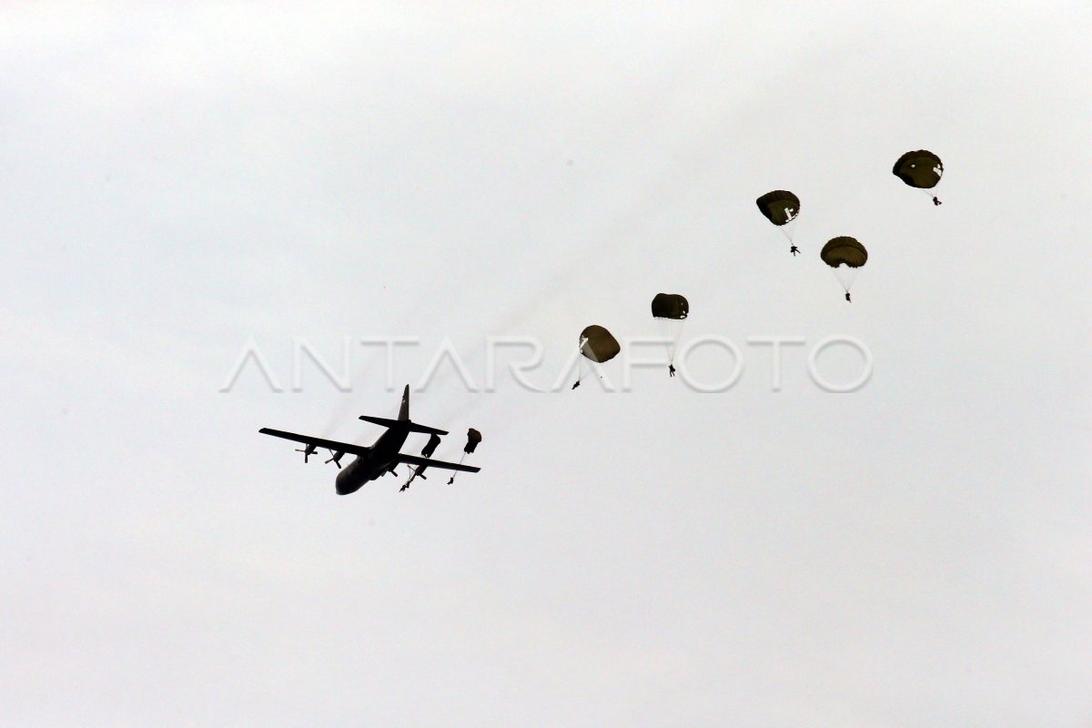 Latihan Terjun Payung Yonif Para Raider 501 Kostrad Antara Foto 7197