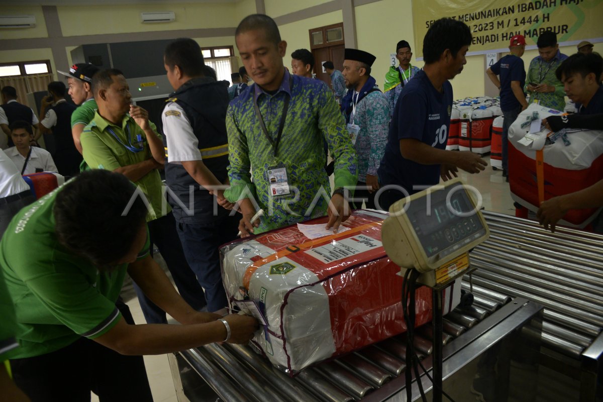 Pemeriksaan barang bawaan jamaah haji