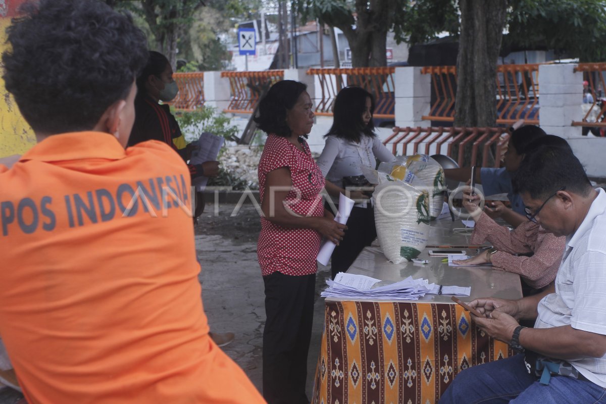 Penyaluran beras untuk bantuan pengan di NTT