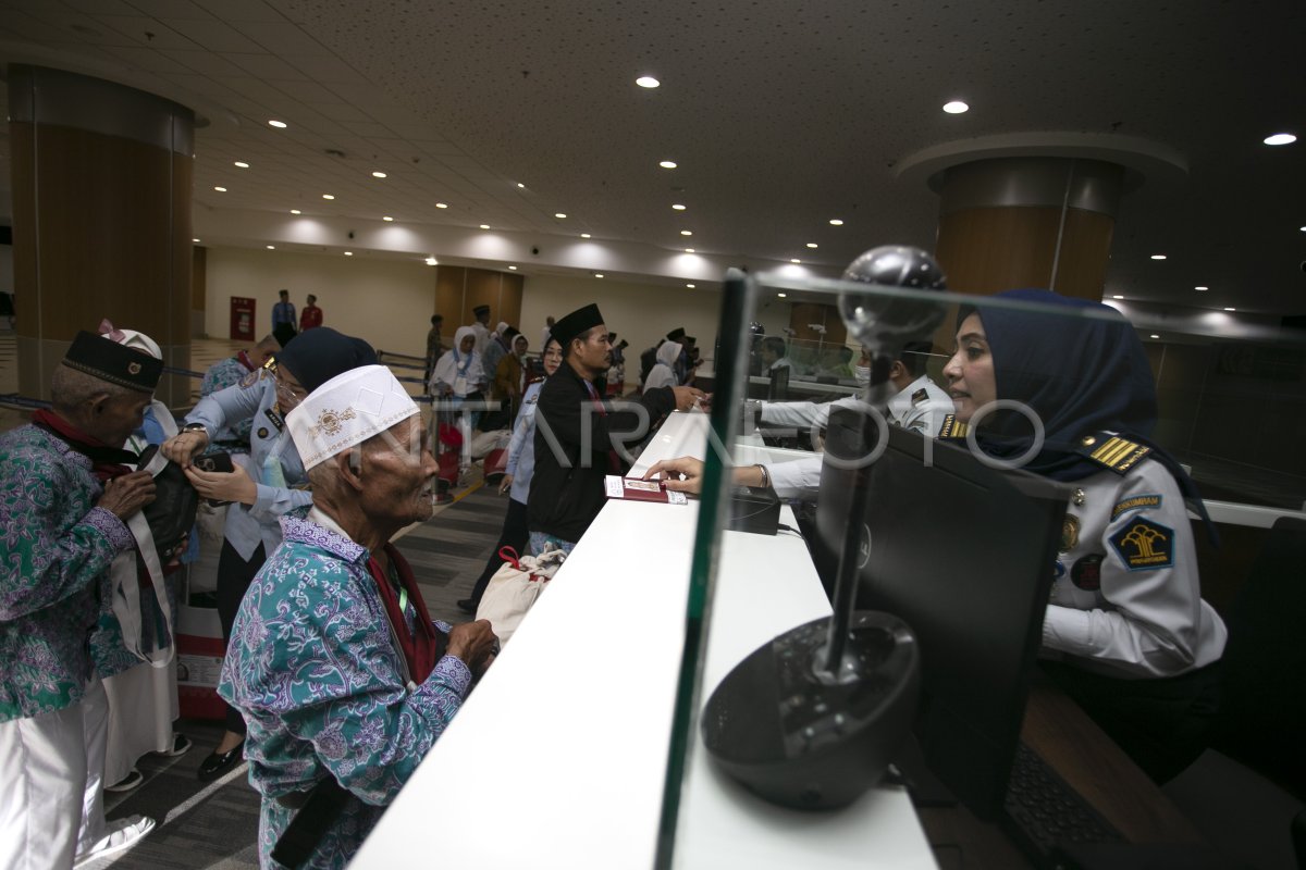 Penerbangan pertama haji di Kertajati