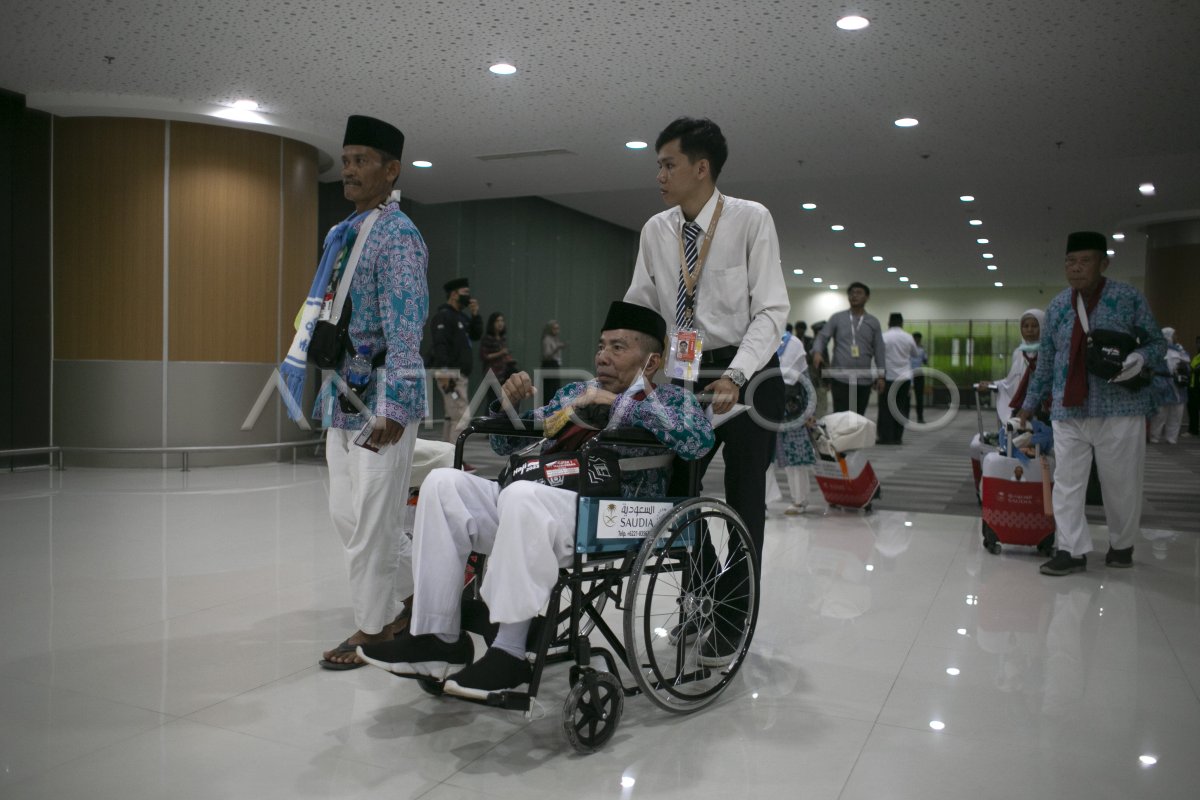 Penerbangan pertama haji di Kertajati