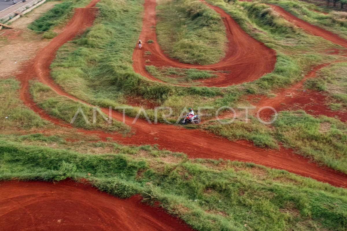 Latihan motocross di Bogor