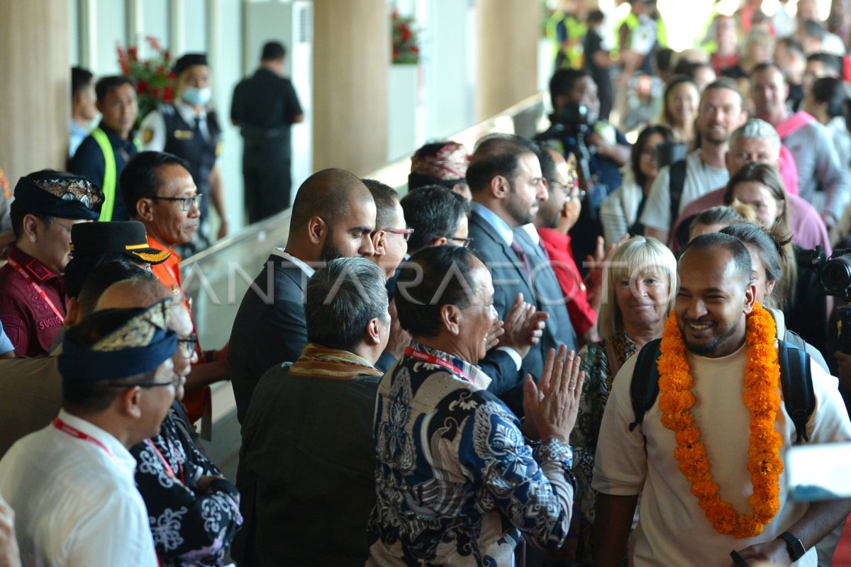 Pesawat A380 mendarat di Bandara Bali