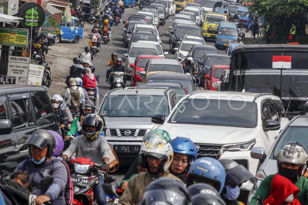 Kepadatan kendaraan kawasan Puncak Bogor