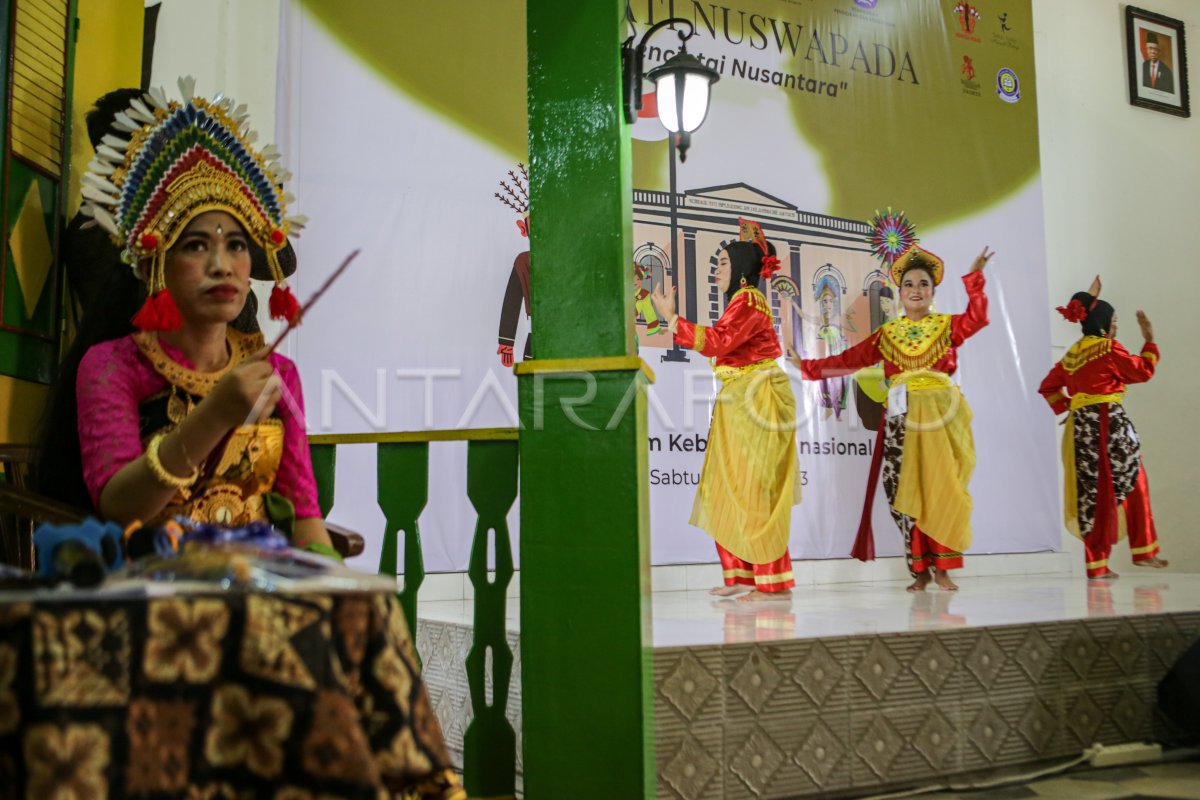 Pagelaran Kebaya Menari