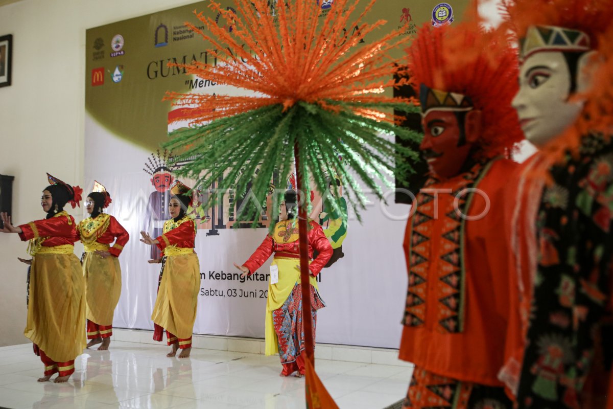 Pagelaran Kebaya Menari