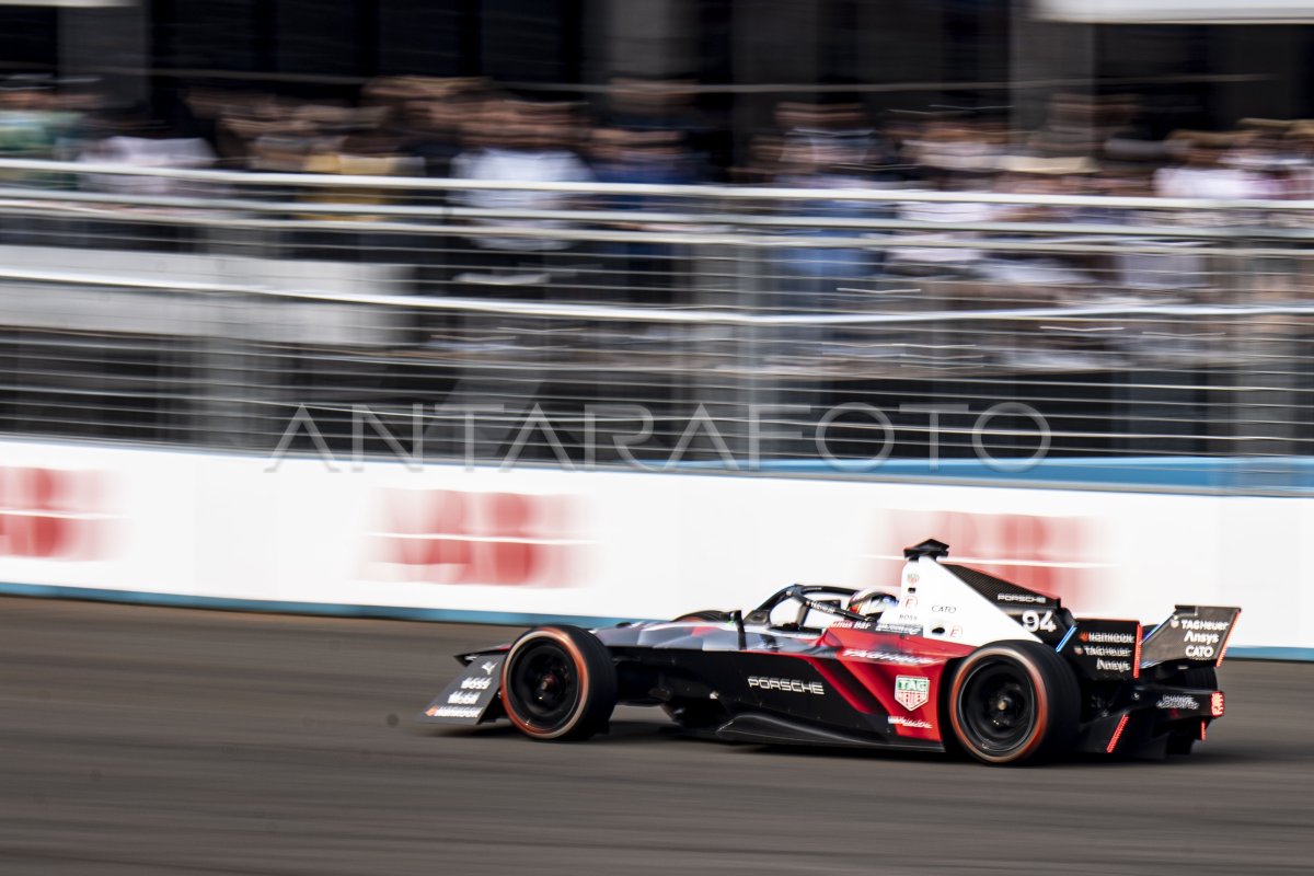 Pascal Wehrlein juara balapan Formula E Jakarta