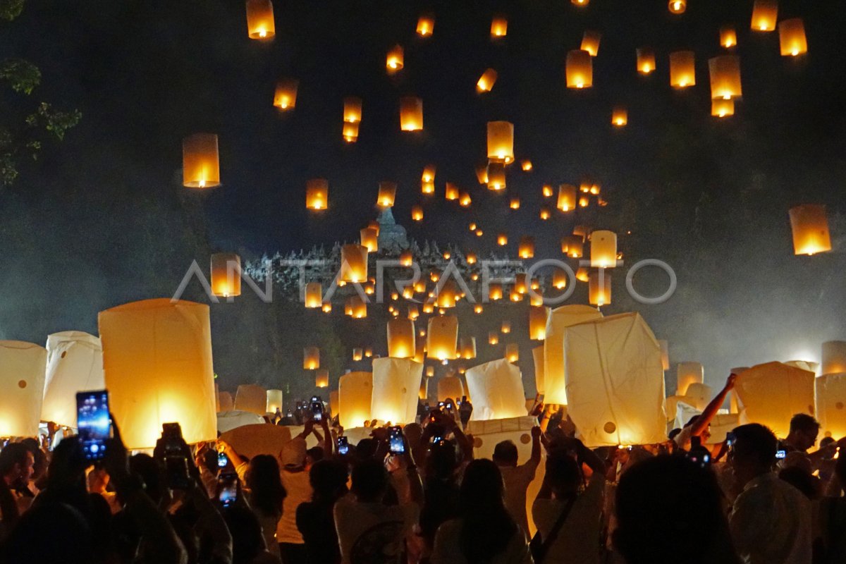 Festival Lampion Waisak 2023 Di Borobudur | ANTARA Foto