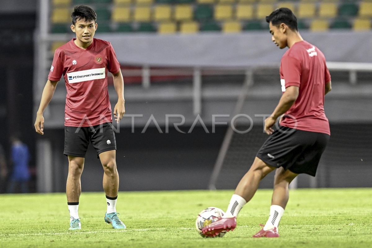 Latihan Timnas Sepak Bola Indonesia Antara Foto