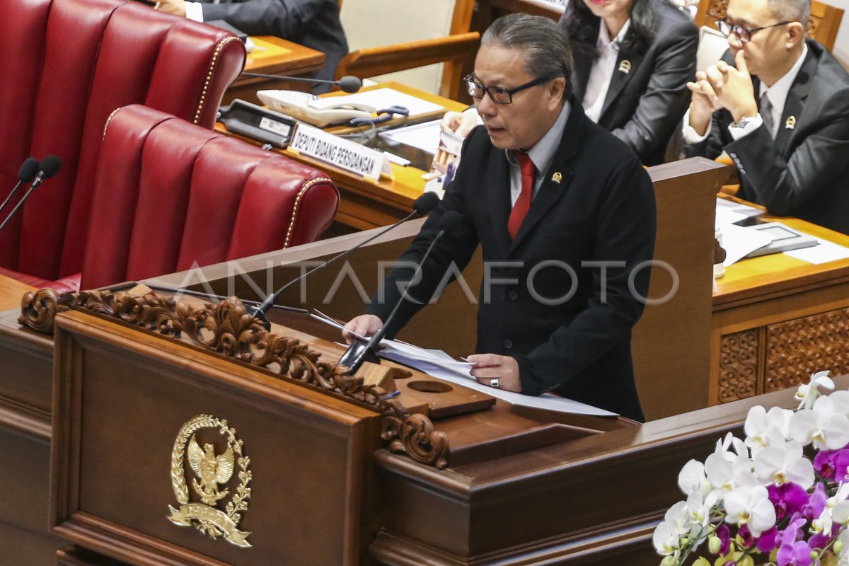 Rapat Paripurna DPR Sahkan Anggota BPK Terpilih | ANTARA Foto