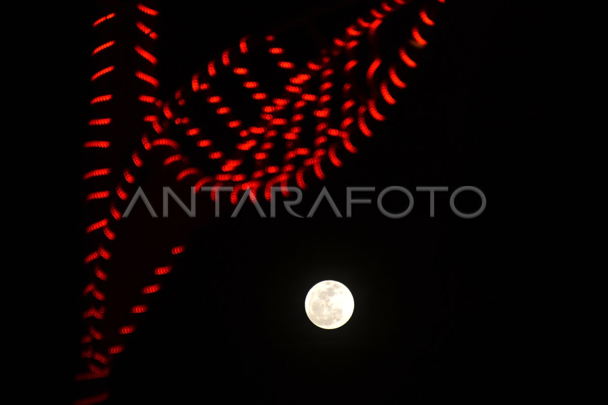 Fenomena supermoon di aceh antara foto