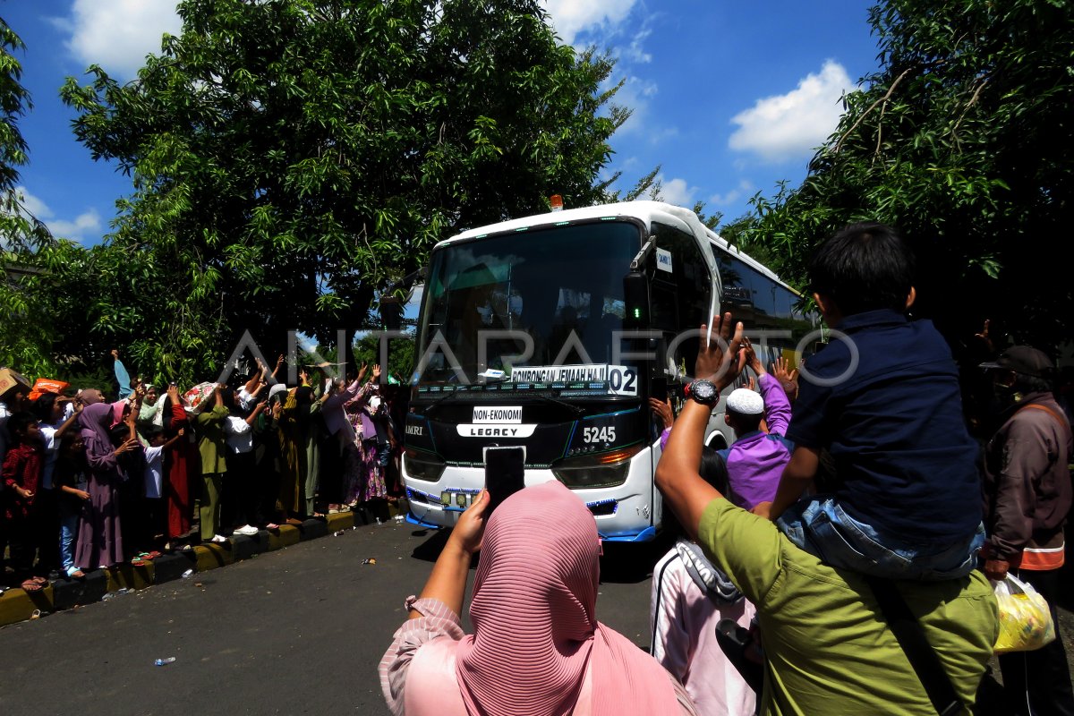 Kepulangan jamaah haji kloter pertama Debarkasi Makassar