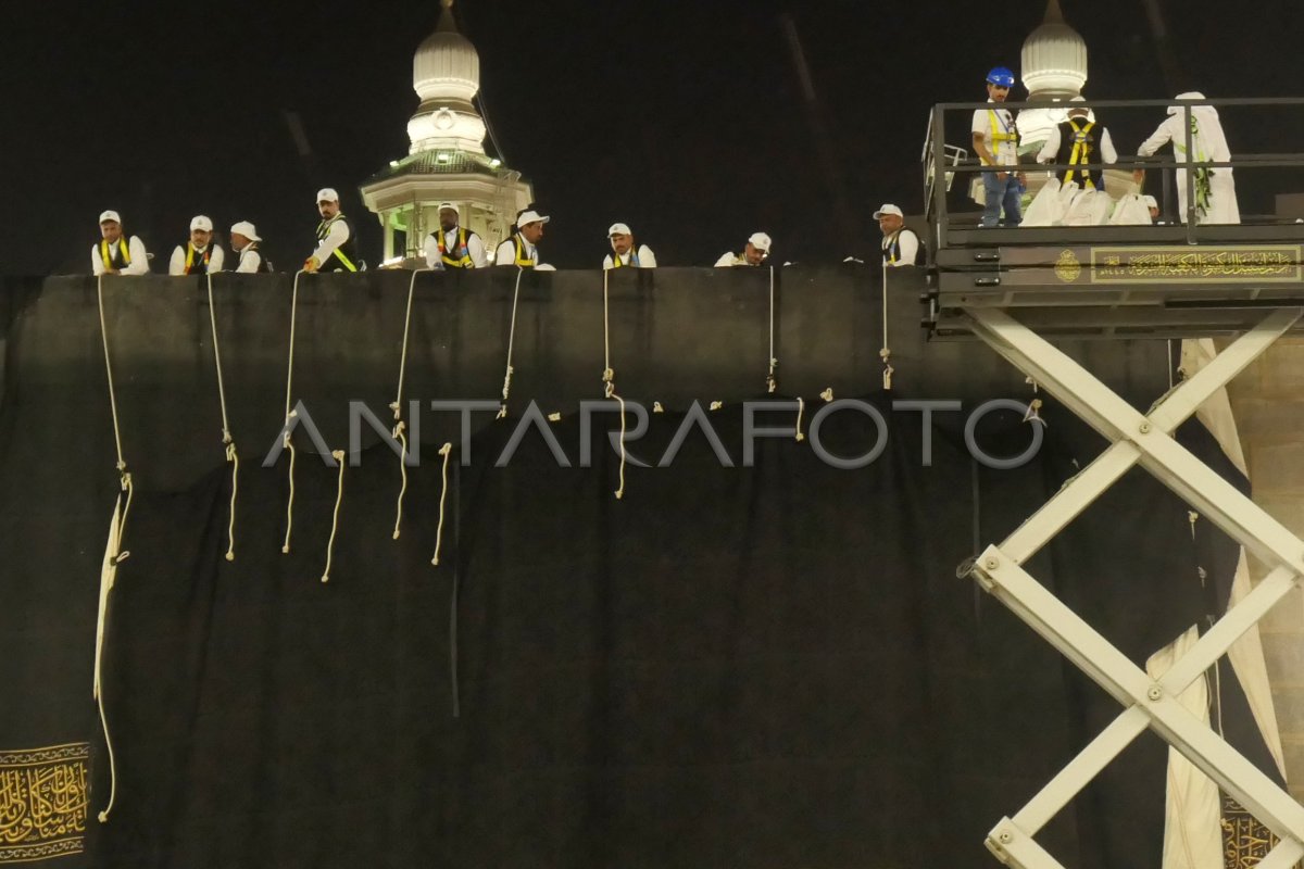 Penggantian Kiswah Ka'bah