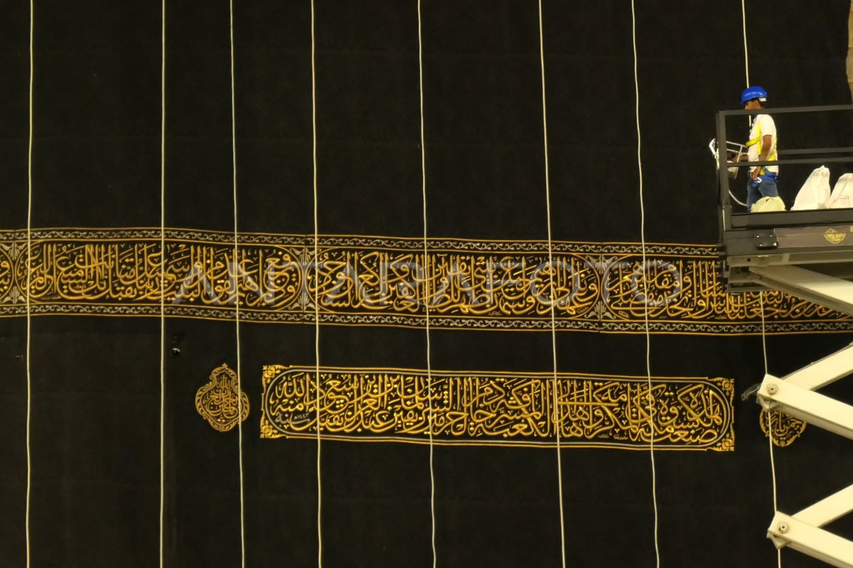 Penggantian Kiswah Ka'bah
